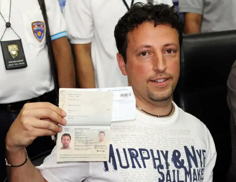 LUIGI MARALDI L ITALIANO CUI FU RUBATO IL PASSAPORTO USATO SUL VOLO MALAYSIAN 