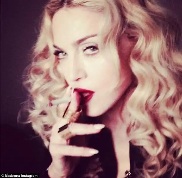 Madonna recupera con una foto ritoccata 