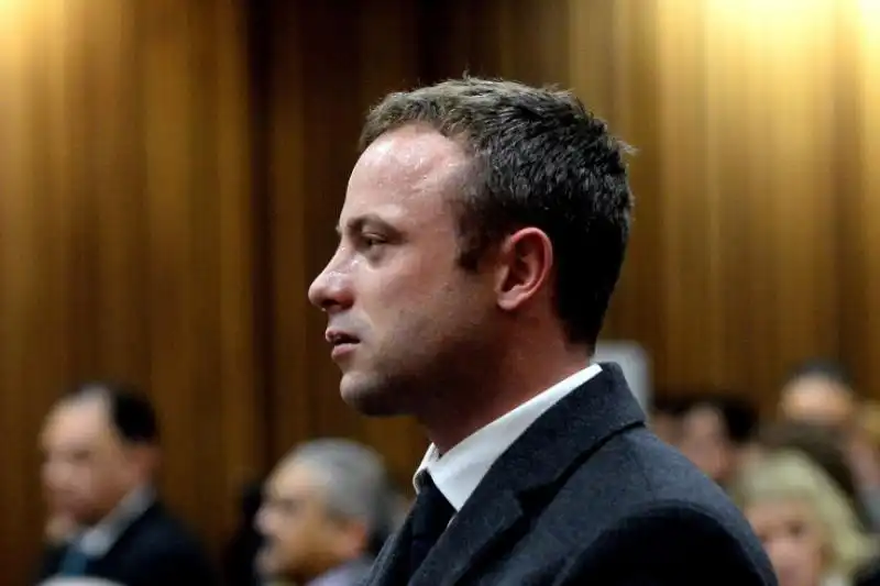 OSCAR PISTORIUS VOMITA DURANTE IL PROCESSO 