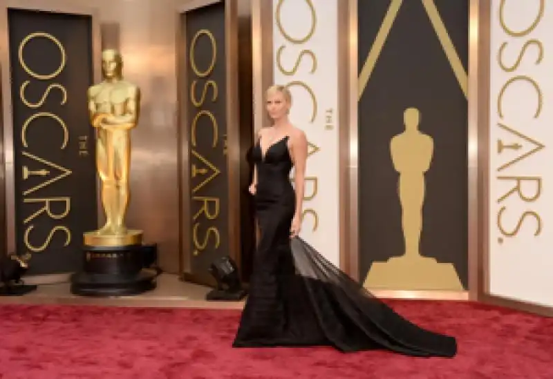 oscar winner and presenter charlize theron in dior 