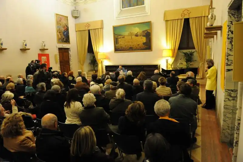 Pubblico invitato presentazione libro di Ferrara 