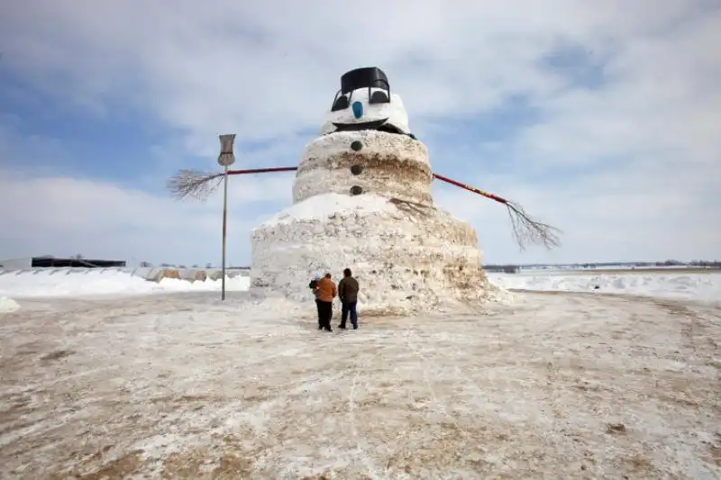 PUPAZZO DI NEVE IN MINNESOAT 