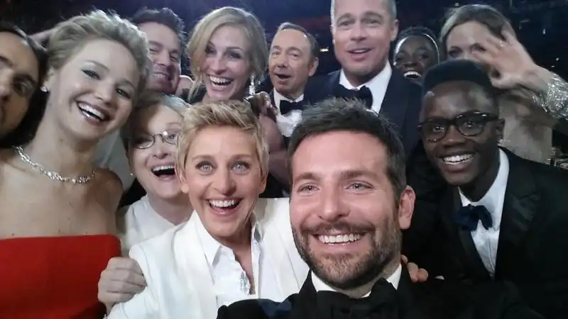 IL SELFIE AGLI OSCAR CON ELLEN 