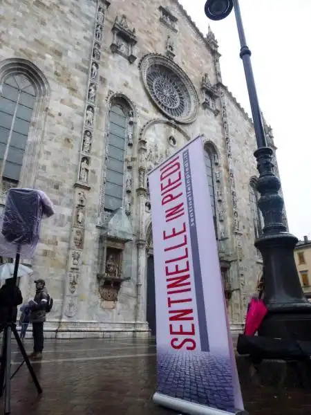 SENTINELLE IN PIEDI