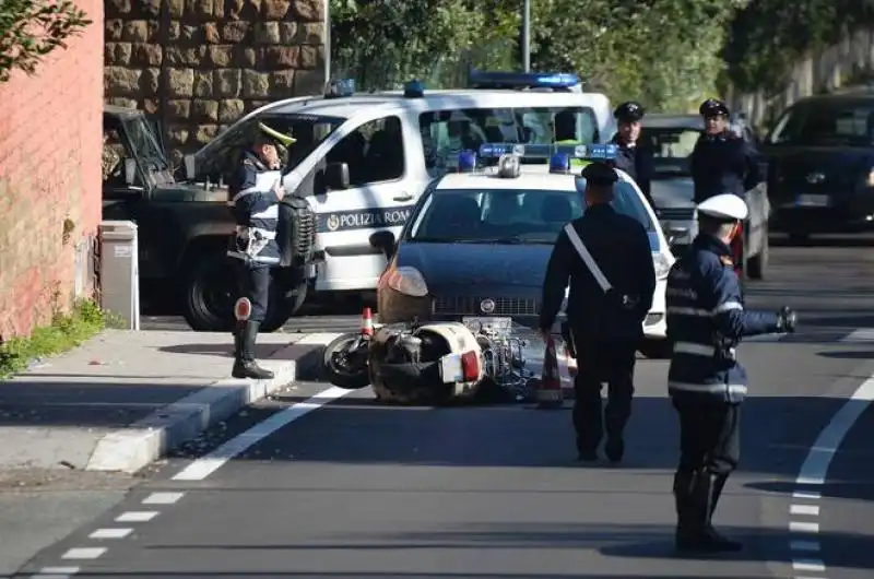 LA VESPA DI FIORELLO DOPO L INCIDENTE 