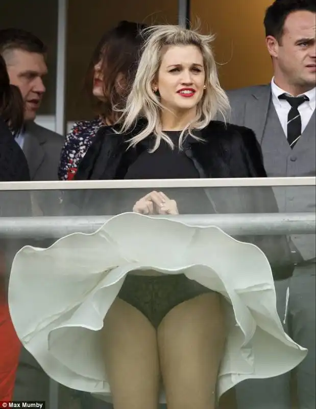 ashley roberts