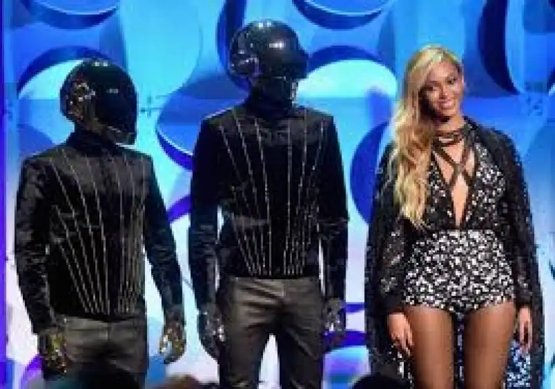 beyonce jay z e madonna presentano tidal  5