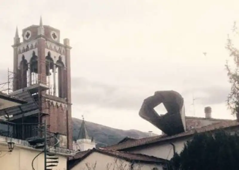 CAMPANILE SCOPERCHIATO A CAMAIORE