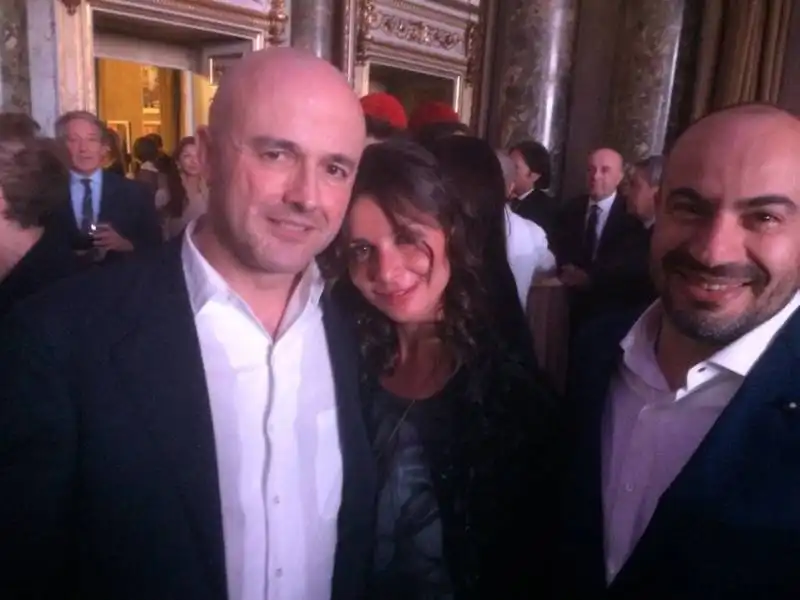 gianluigi nuzzi con la moglie valentina e gianluigi paragone