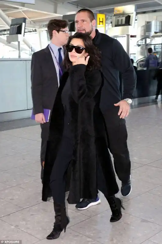 kim kardashian lascia londra