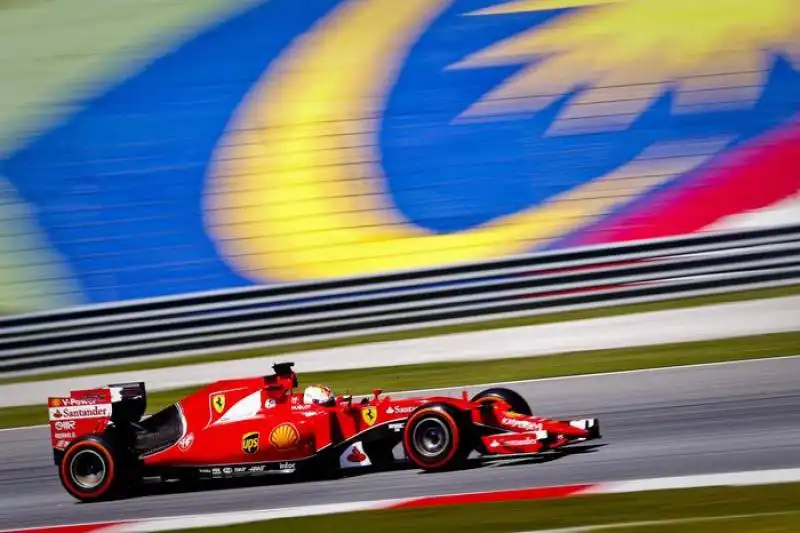 la ferrari di vettel vince il gp della malesiav69697e7