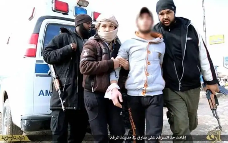 mutilazione isis 2