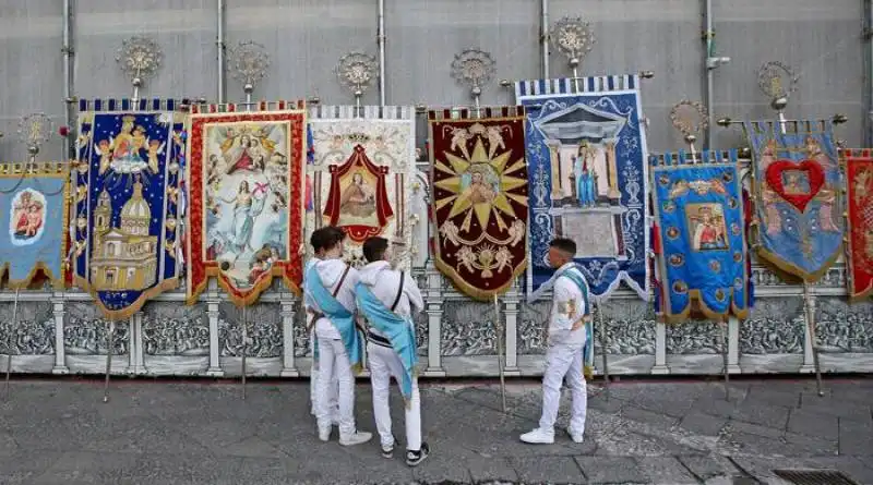 papa  napoli; oggi visita all'ombra del vesuvio ddc6694f