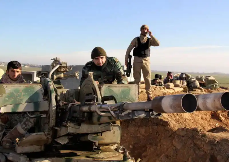 peshmerga curdi combattono isis in iraq