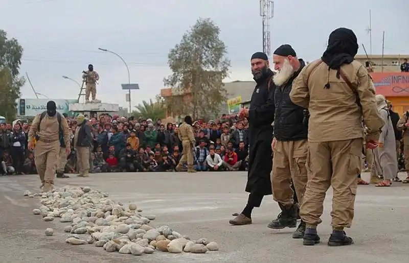 pietre per la lapidazione a mosul