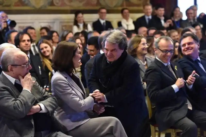 renato brunetta saluta laura boldrini (2)