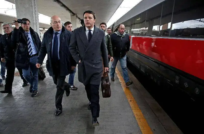 renzi alla stazione con cazzullo