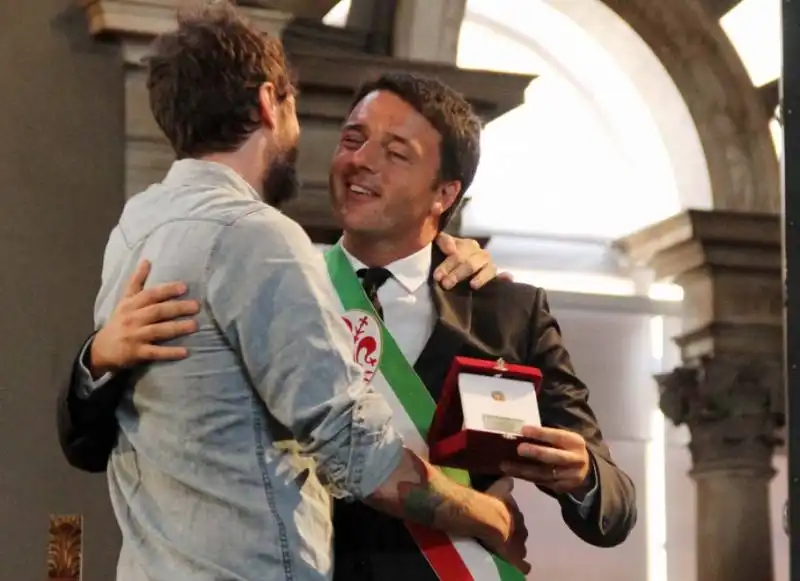 RENZI E JOVANOTTI 