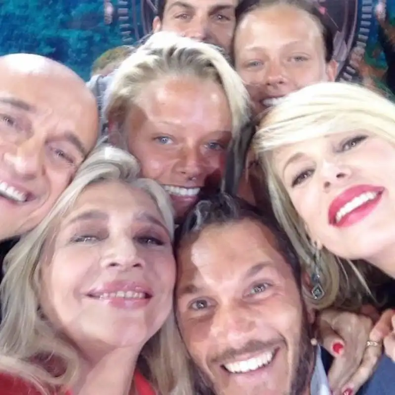 selfie isola dei famosi