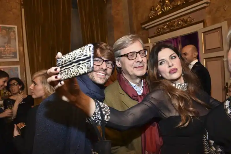 selfie sgarbi parietti