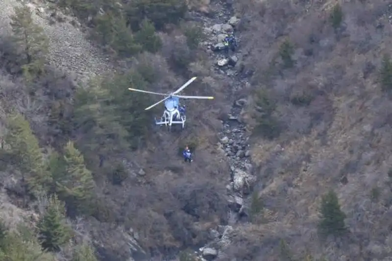 soccorsi per l aereo  germanwings