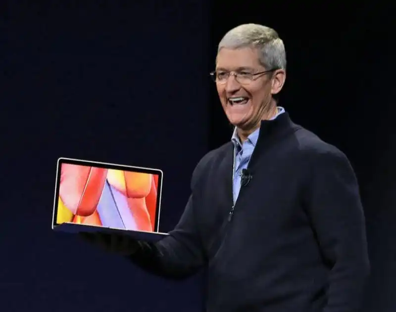 tim cook alla presentazione dell'apple watch e3bee14