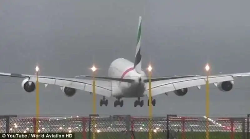 airbus a380 a manchester  1