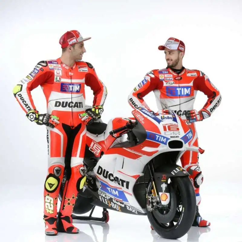 andrea iannone e andrea dovizioso con la ducati desmosedici 2016