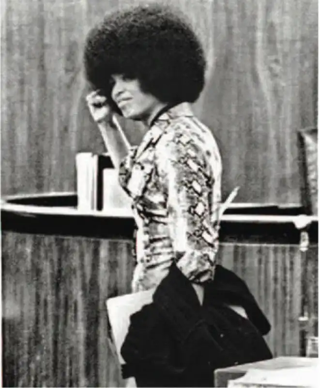 ANGELA DAVIS