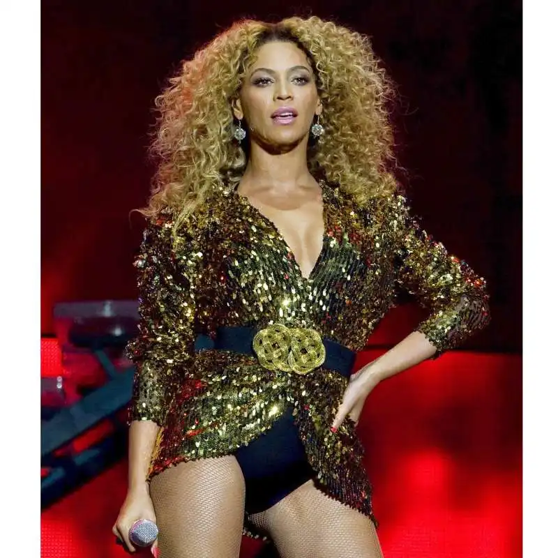 beyonce lancia la moda del mutandone