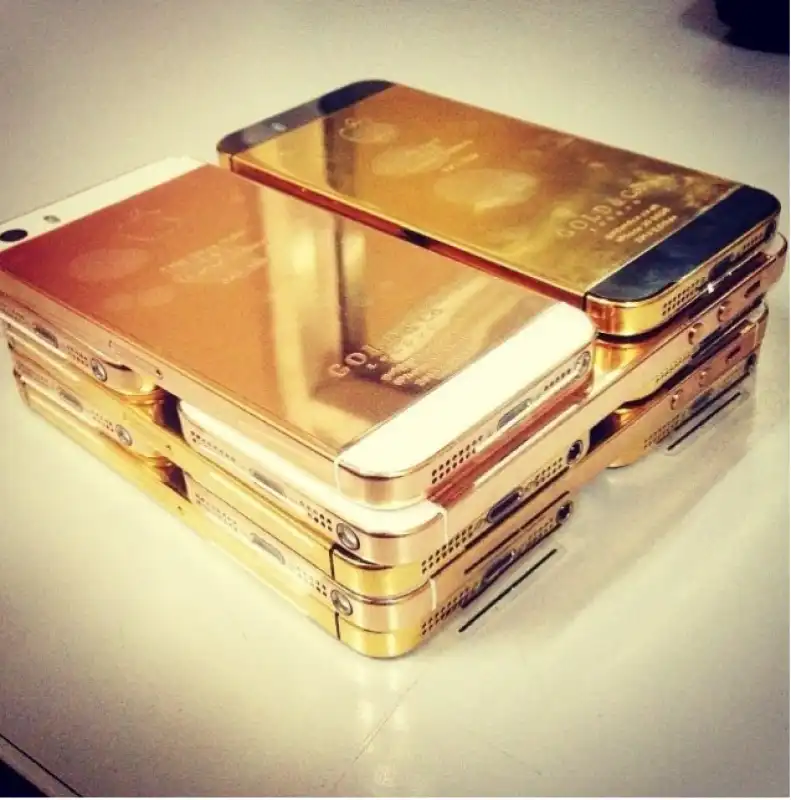 cellulari in oro per i rich kids of dubai