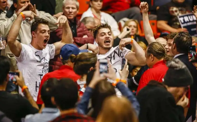 CHICAGO SCONTRI COMIZIO TRUMP