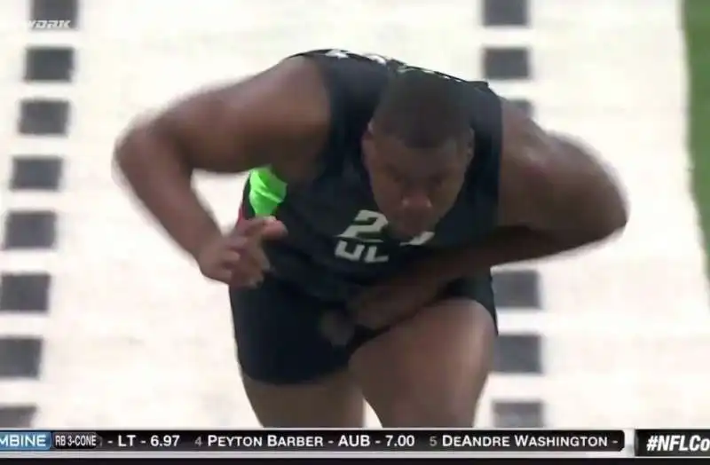 chris jones nfl incidente sulla pista di atletica  6