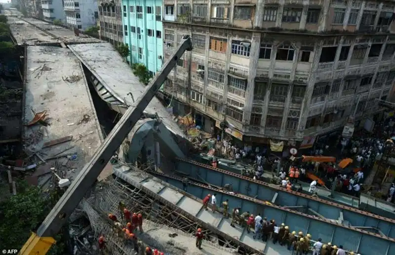 crollo ponte kolkata 10