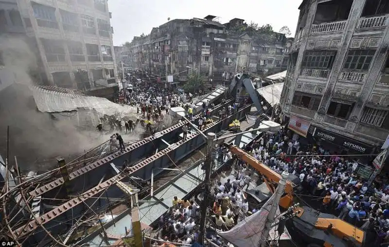 crollo ponte kolkata 15