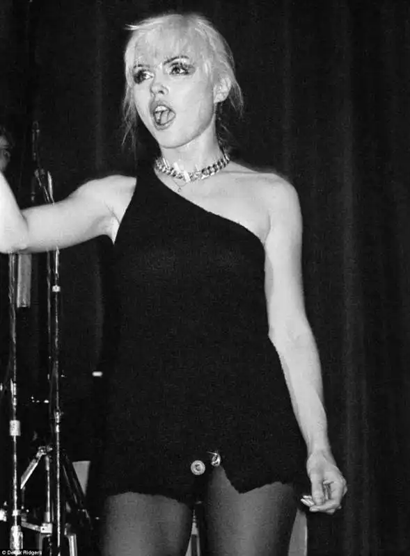 debbie harry sul palco a londra