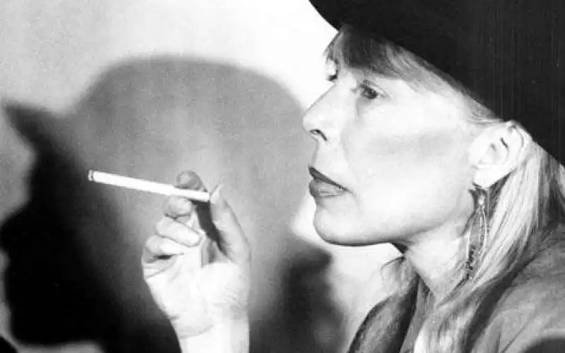 JONI MITCHELL FUMA