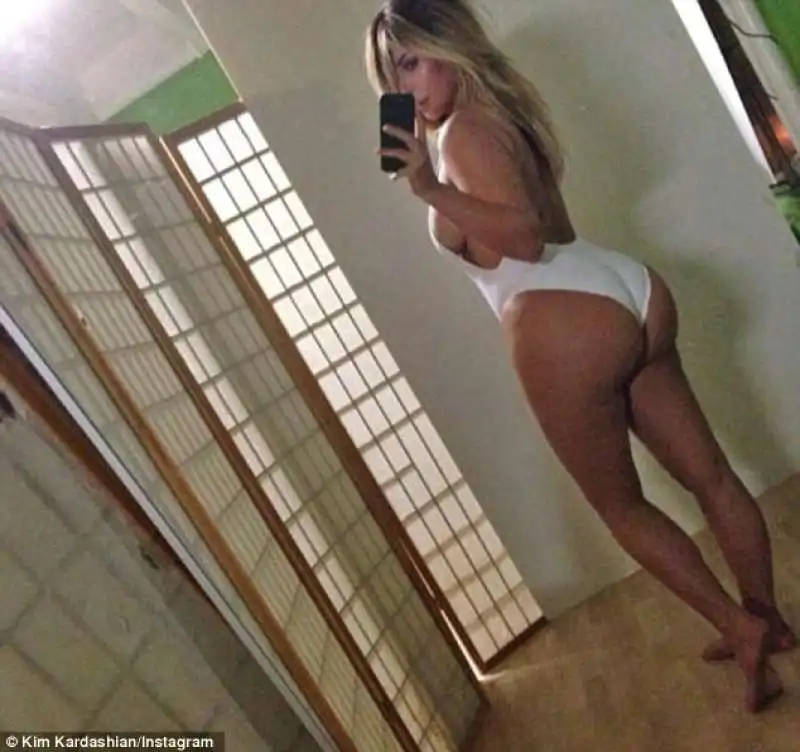 KIM KARDASHIAN  2