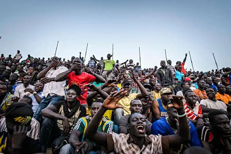 la folla al demba diop stadium.