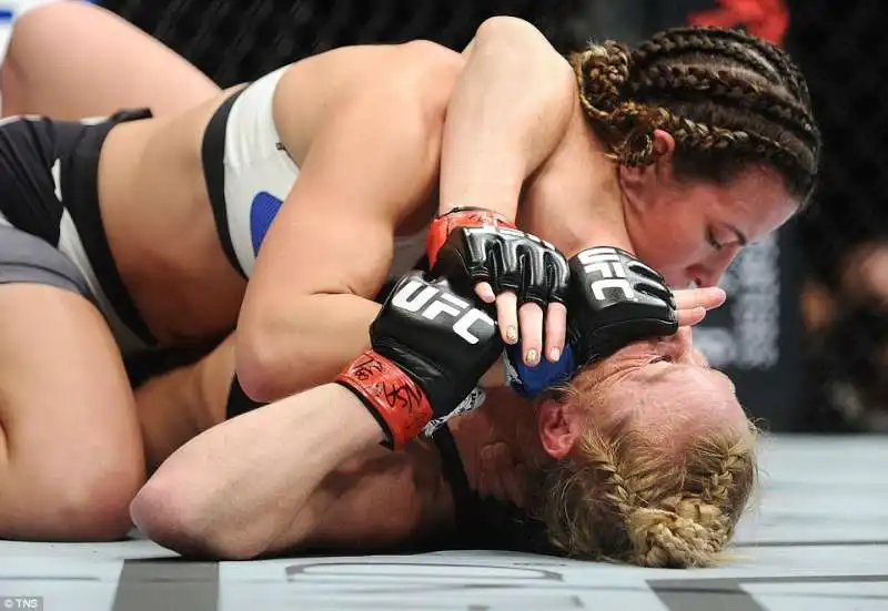 miesha tate e holly holm  10