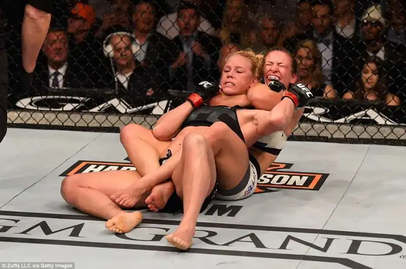 miesha tate e holly holm  17