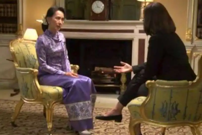 MISHAL HUASAIN E SUU KYI