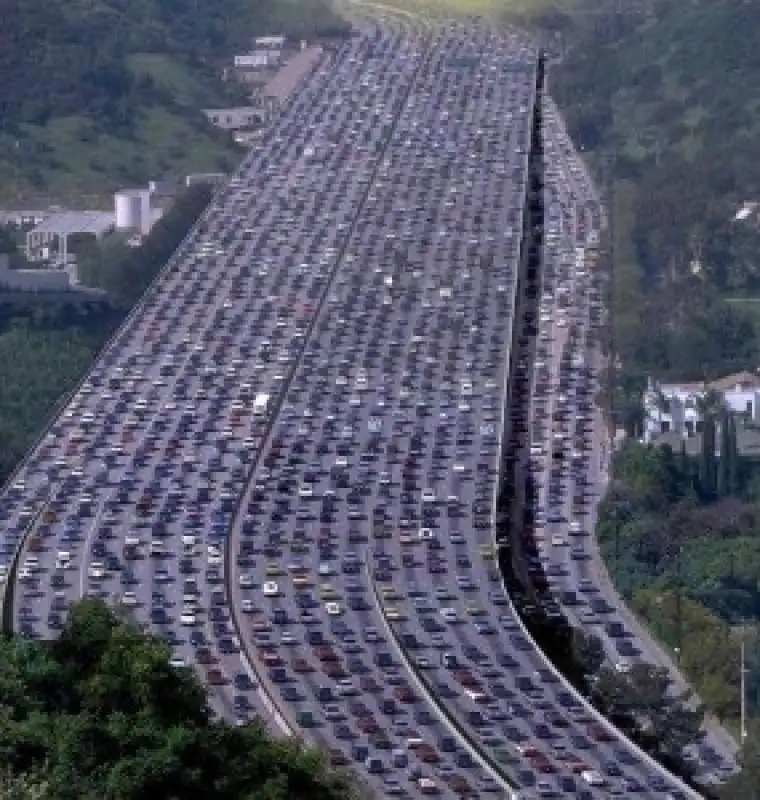 PECHINO TRAFFICO