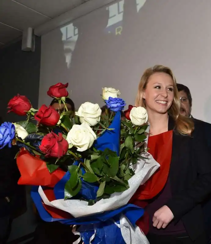 rose tricolori per la le pen (1)