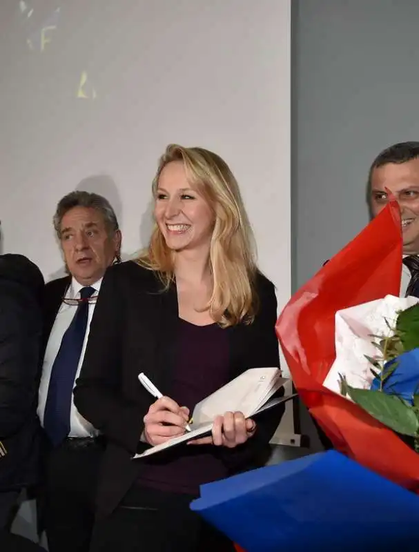 rose tricolori per la le pen (4)