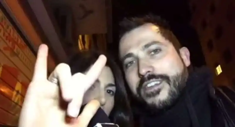 virginia raggi canta al karaoke di radio rock  1