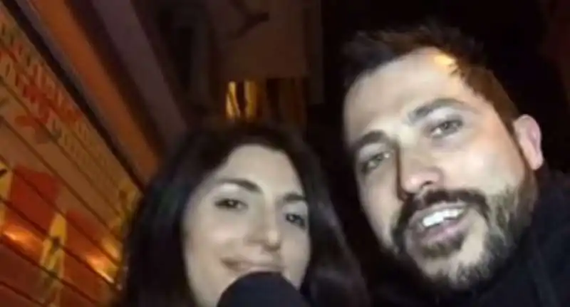 virginia raggi canta al karaoke di radio rock  2