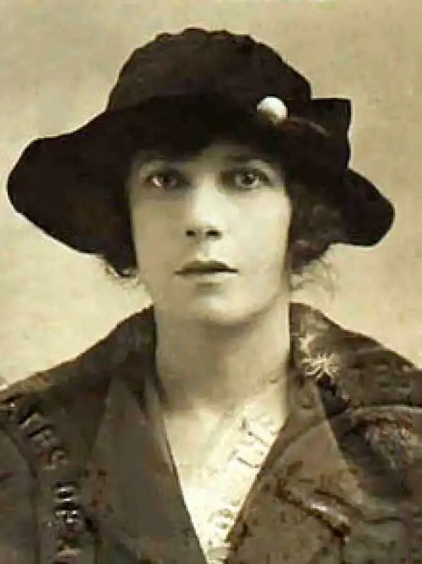 VIVIENNE ELIOT