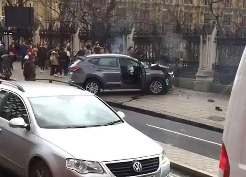 attentato al parlamento di londra  1