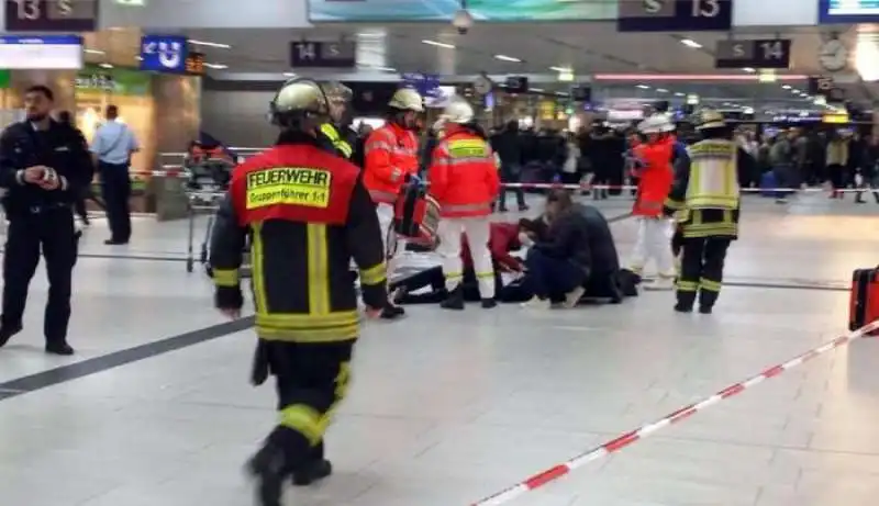 attentato alla stazione di duesseldorf